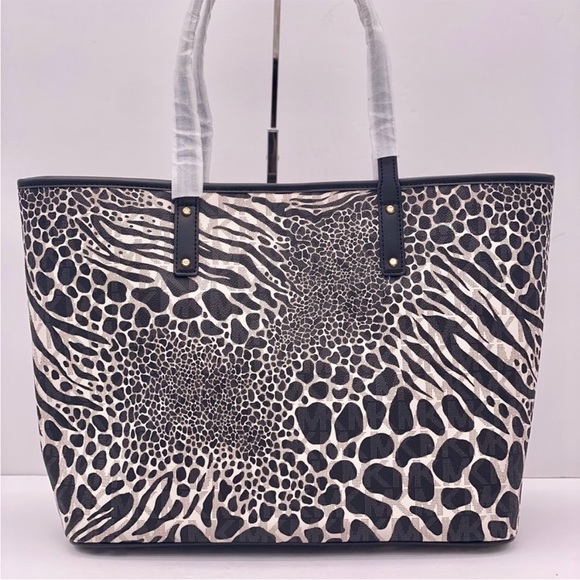 Michael Kors Carter Zebra Print Large
Open Tote Bag - Picture 8 of 11